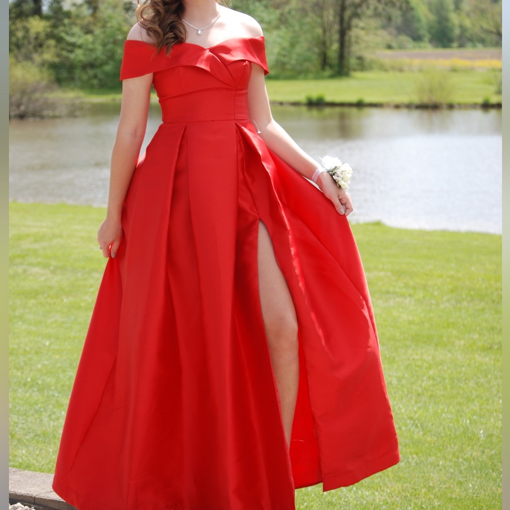 New with tags 3/4 elegant red dress prom or event